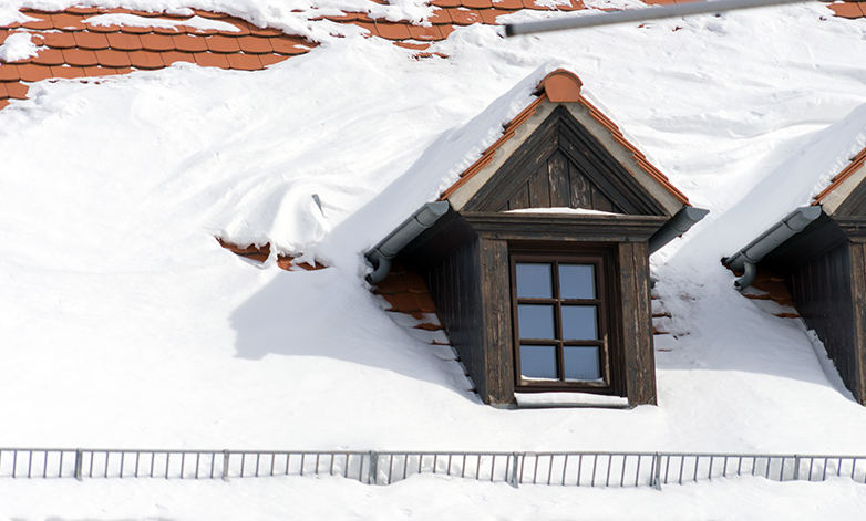 Jak zabezpieczyć dach przed zimą: Praktyczne porady